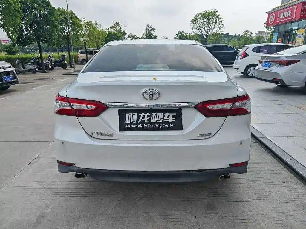 Toyota Camry — миниатюра 9