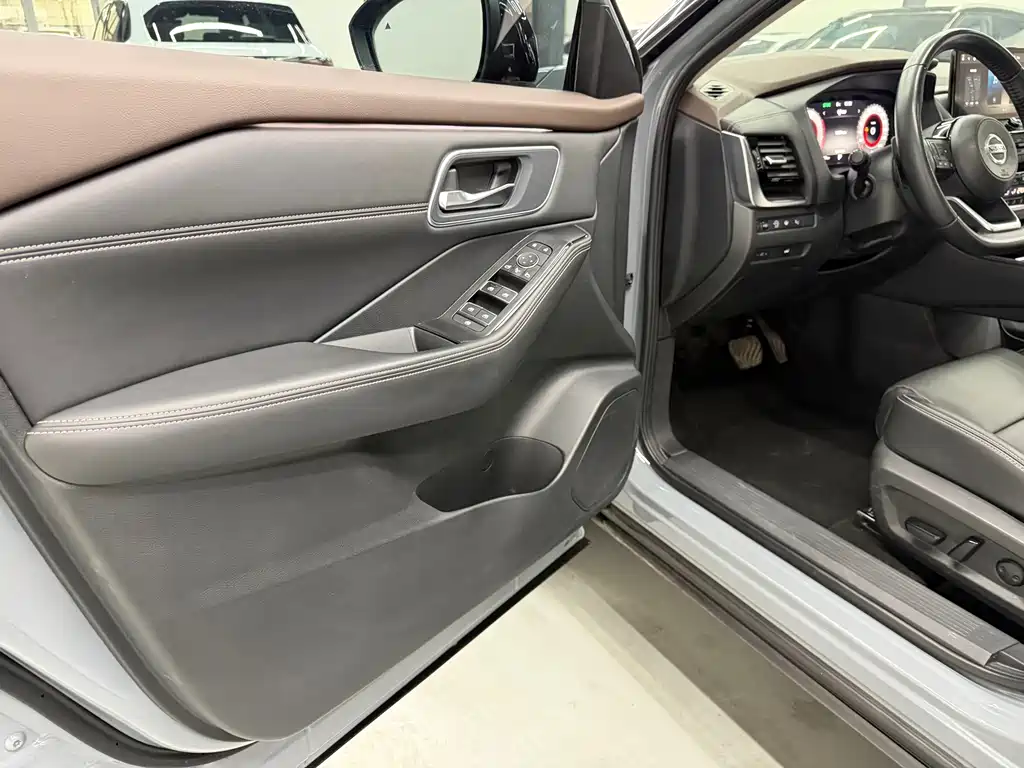 Nissan X-Trail — миниатюра 12