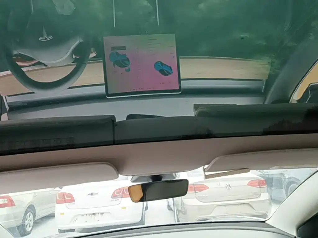 Tesla Model 3 — миниатюра 18