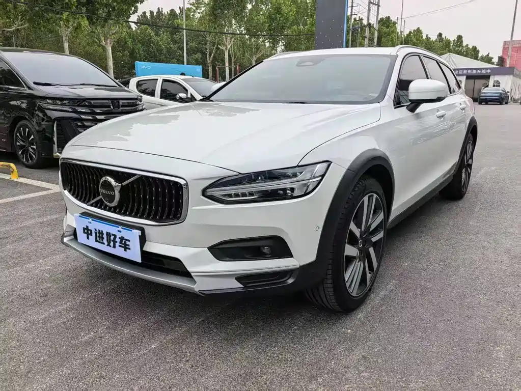 Volvo V90 2025