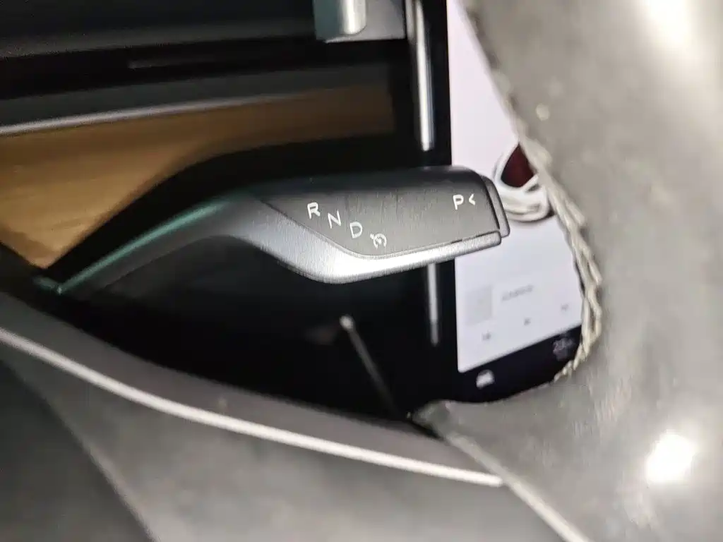 Tesla Model 3 — миниатюра 15
