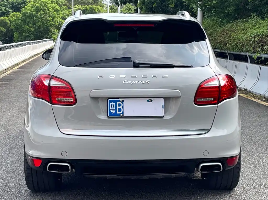 Porsche Cayenne — миниатюра 6