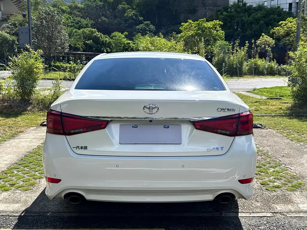Toyota Crown — миниатюра 9