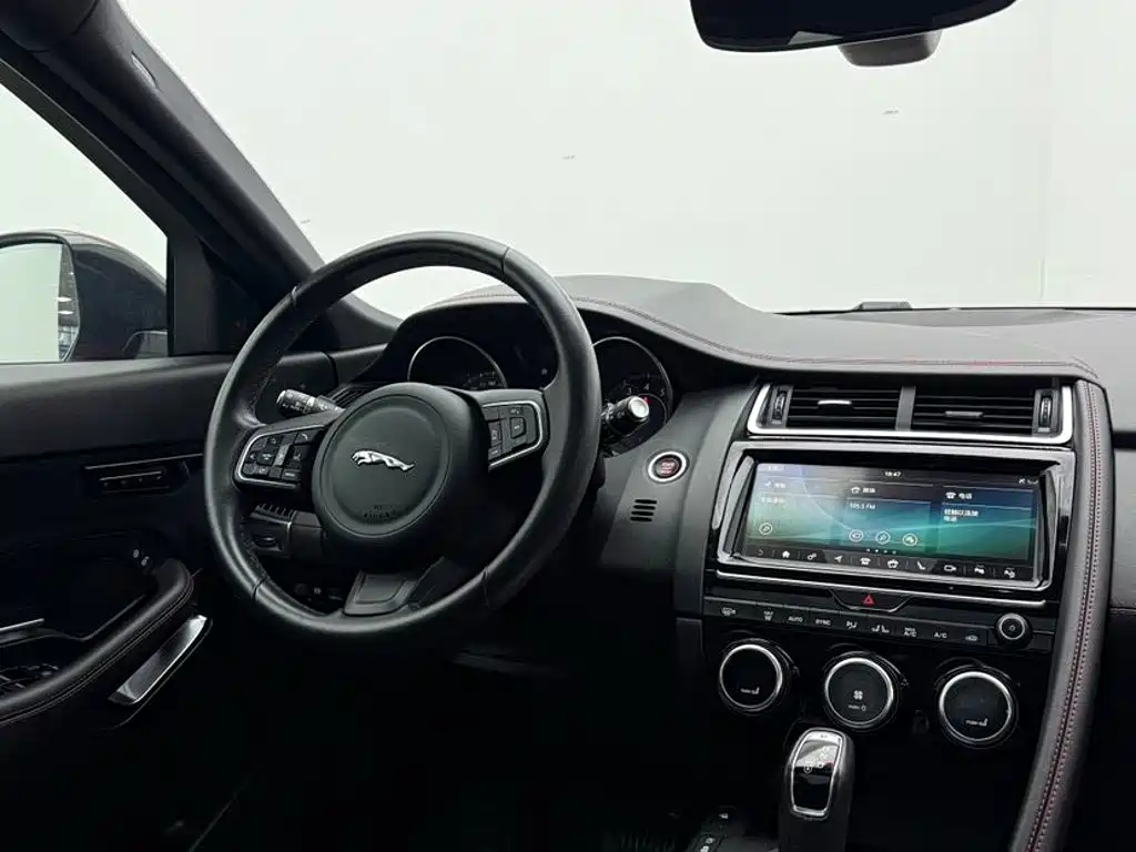 Jaguar E-PACE — миниатюра 4