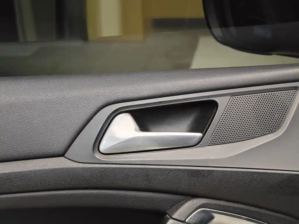 Peugeot 408 2015 1.2T AT Luxury