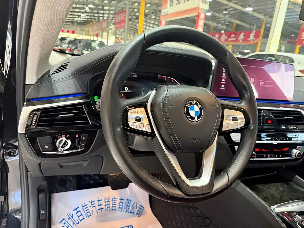 BMW 5 Series — миниатюра 22