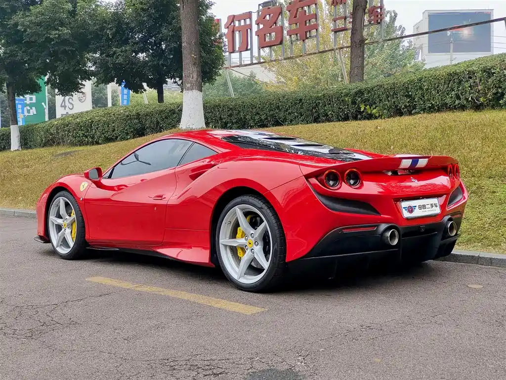 FERRARI F8