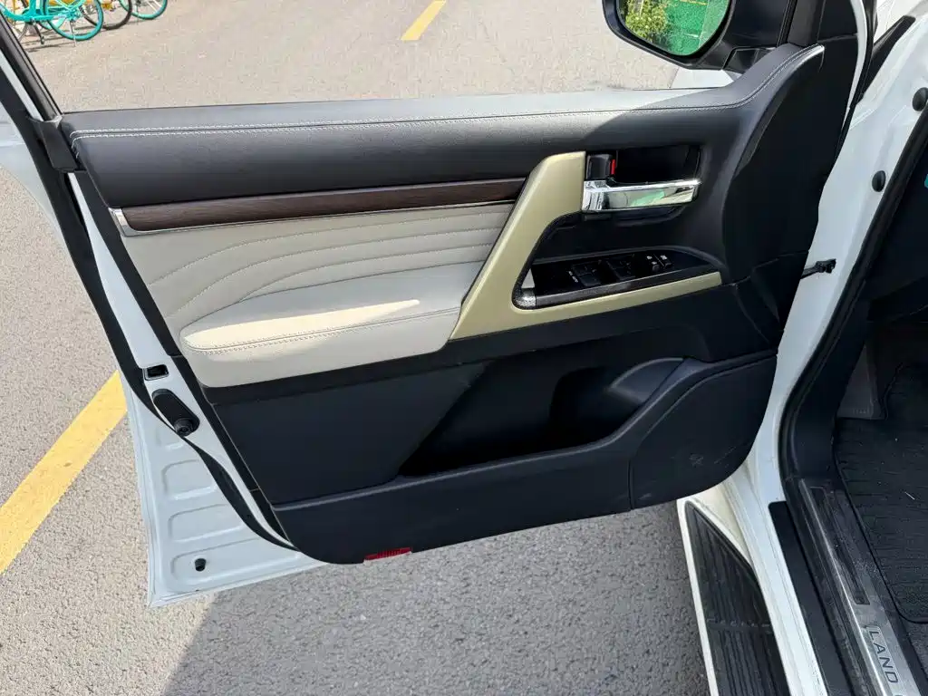 Toyota Land Cruiser — миниатюра 6