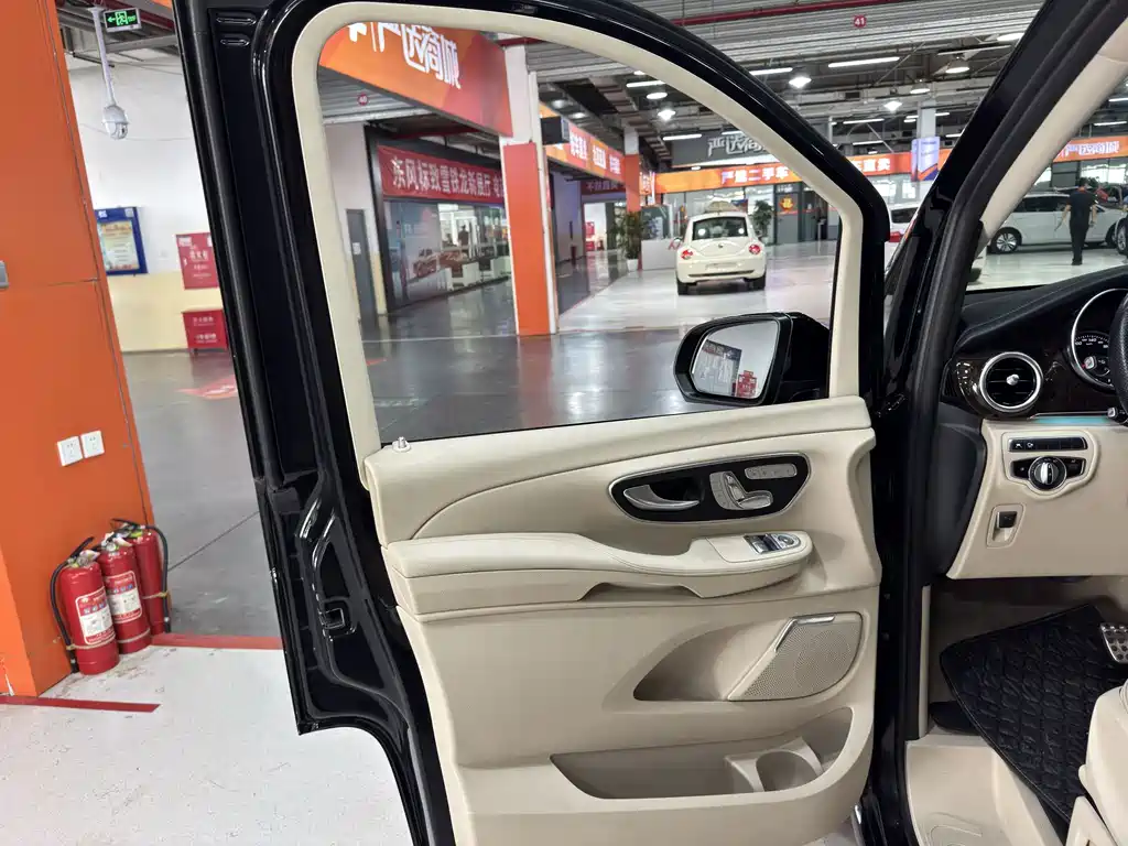 Mercedes-Benz V-Class — миниатюра 16