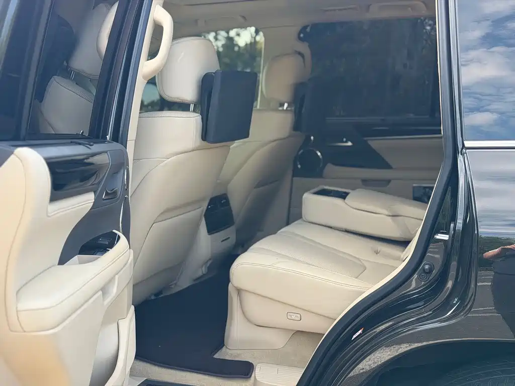 Lexus LX — миниатюра 14