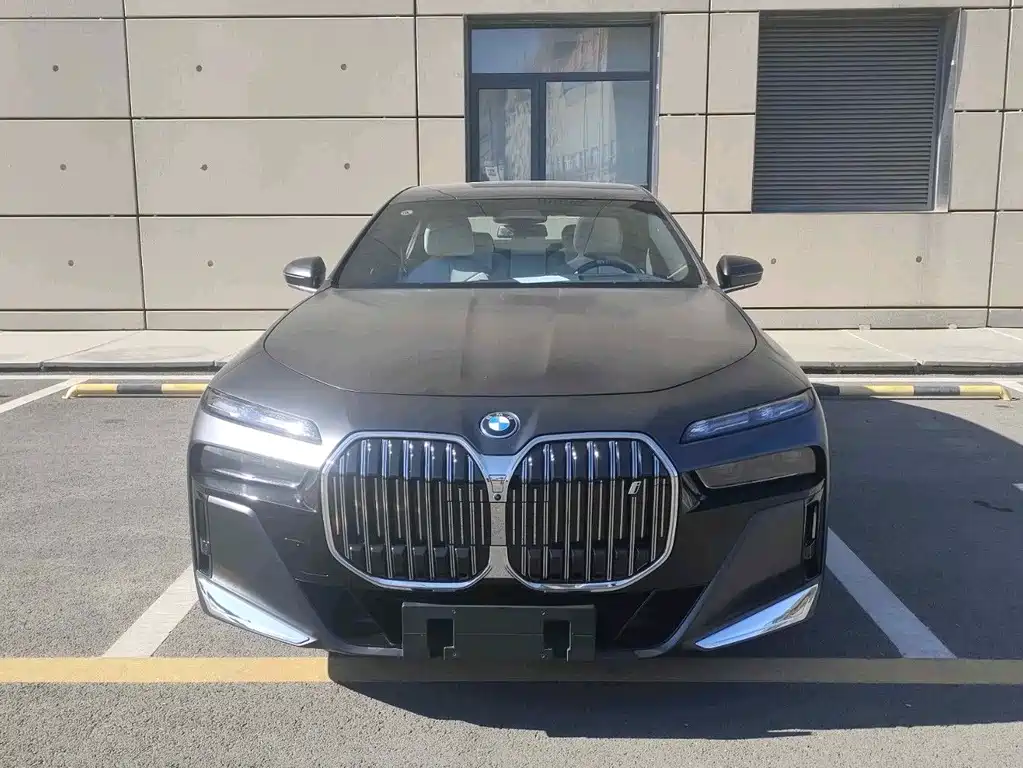 BMW I7