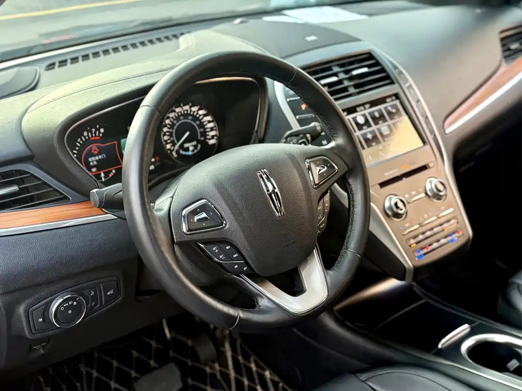 Lincoln MKC — миниатюра 9