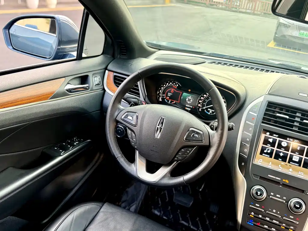 Lincoln MKC — миниатюра 23