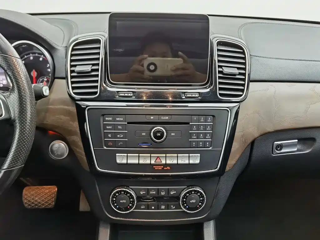 Mercedes-Benz GLE (Import) — миниатюра 12