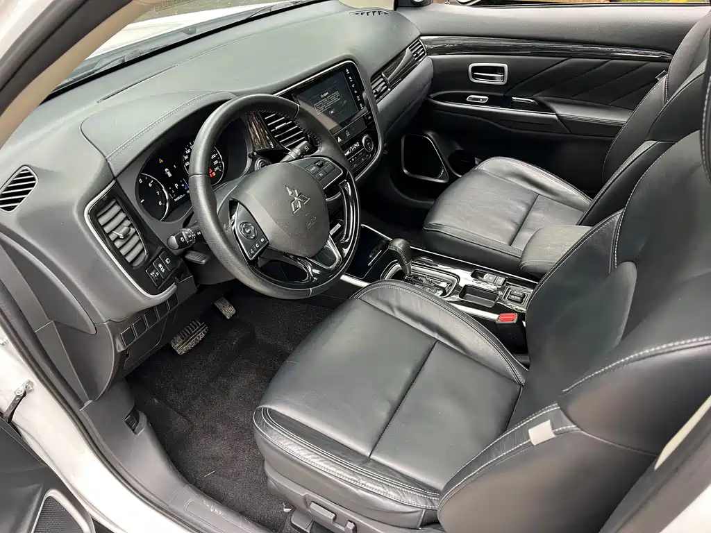 Mitsubishi Outlander — миниатюра 7