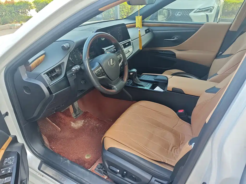 Lexus ES — миниатюра 8