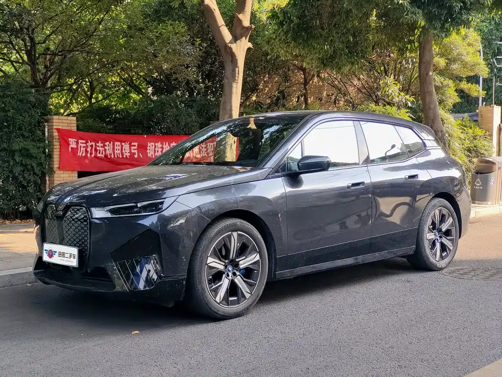 BMW iX