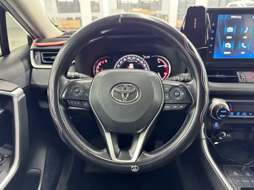 Toyota RAV4 — миниатюра 11