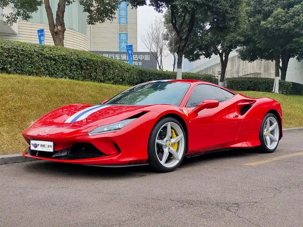 FERRARI F8