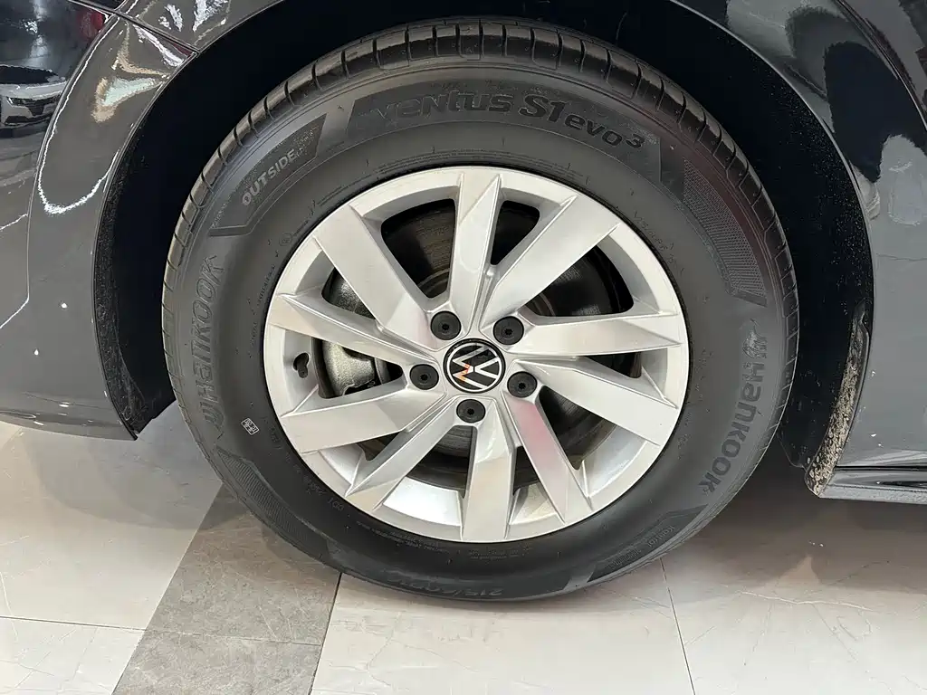 VOLKSWAGEN PASSAT NEW ENERGY