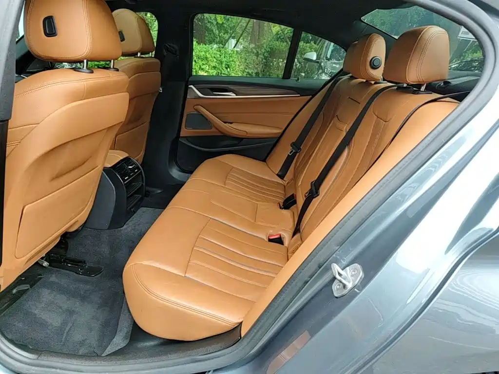 BMW 5 Series (Import) — миниатюра 17