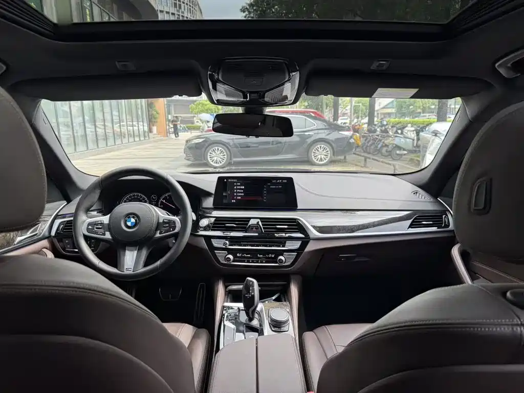 BMW 5 Series — миниатюра 14