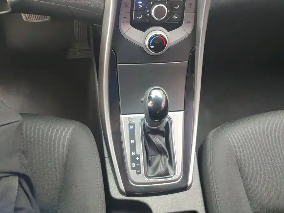 Hyundai Elantra Langdong — миниатюра 16