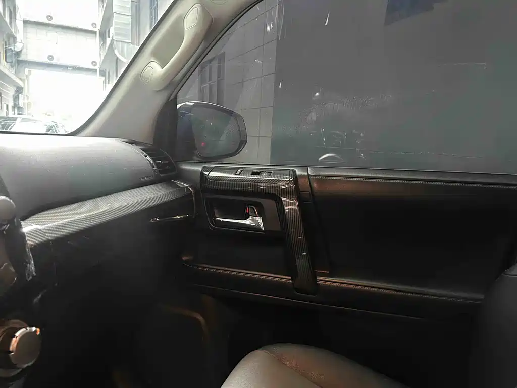 Toyota 4Runner — миниатюра 14