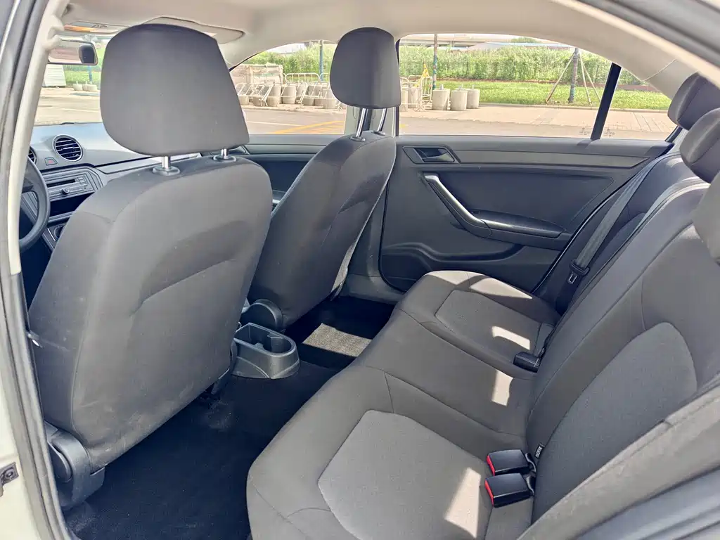 Volkswagen Jetta — миниатюра 12