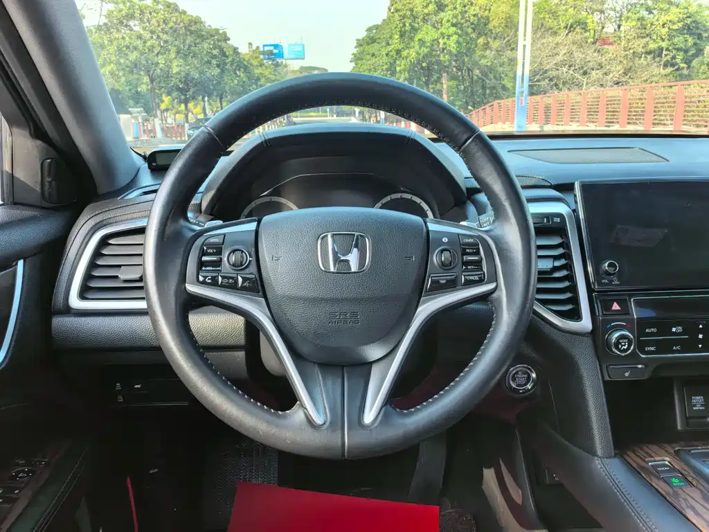 HONDA UR V