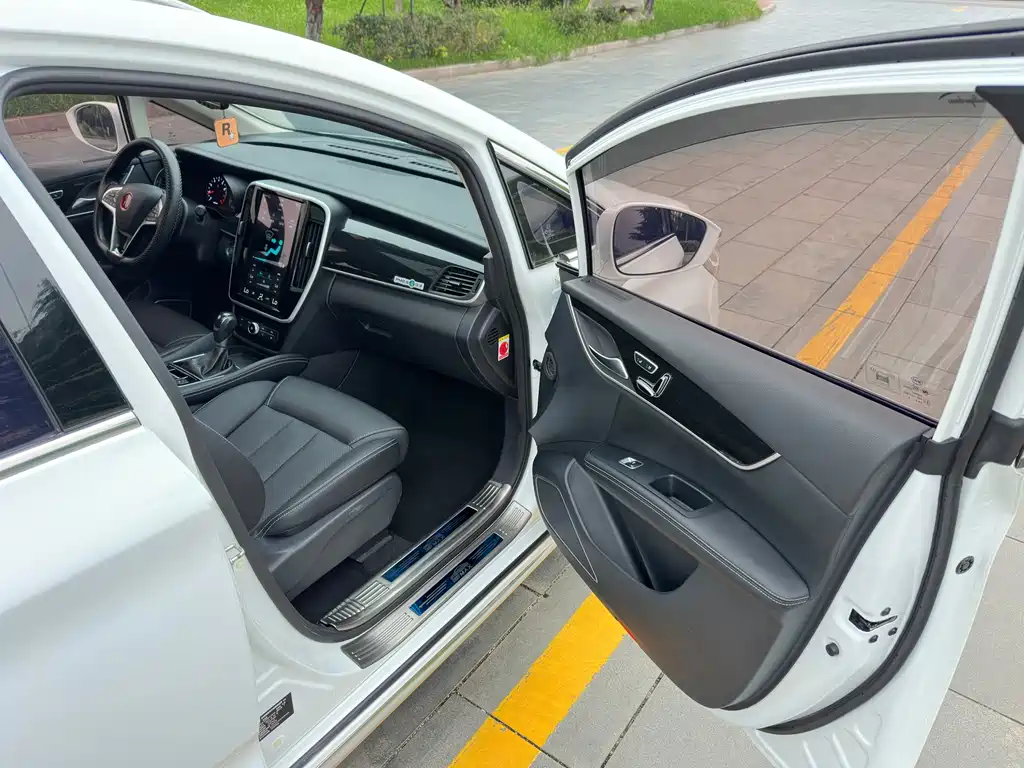 BYD MAX — миниатюра 10