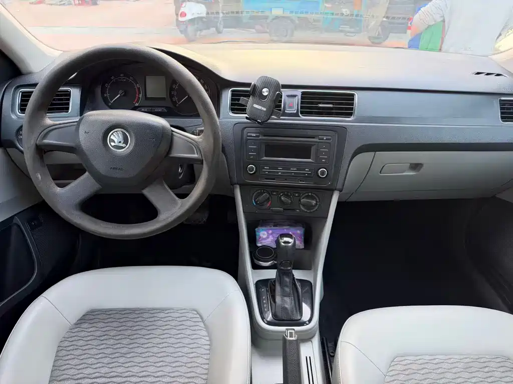 Skoda Rapid — миниатюра 9