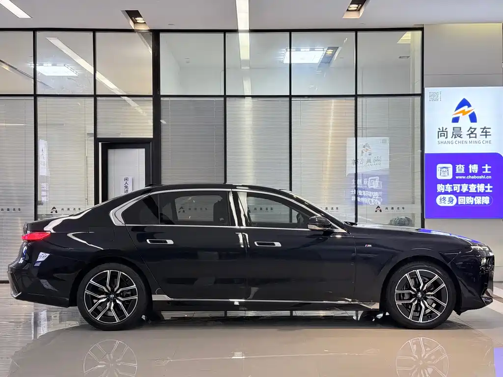 BMW 7 Series — миниатюра 17