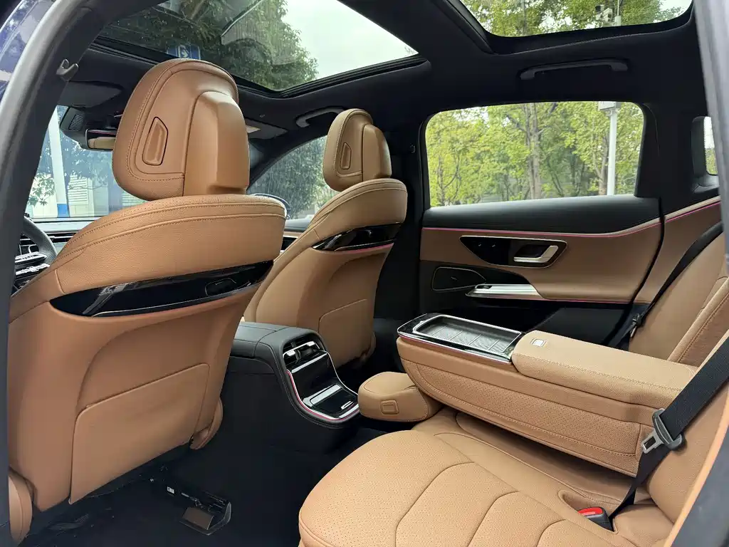 Mercedes-Benz E-Class — миниатюра 6