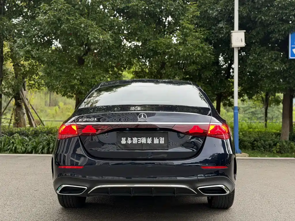 Mercedes-Benz E-Class — миниатюра 8