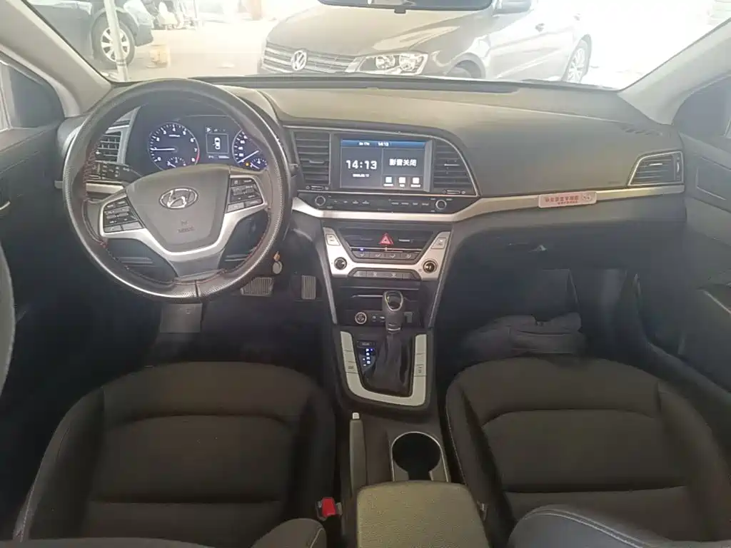 Hyundai Elantra — миниатюра 10