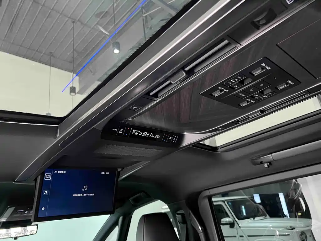 Lexus LM — миниатюра 31
