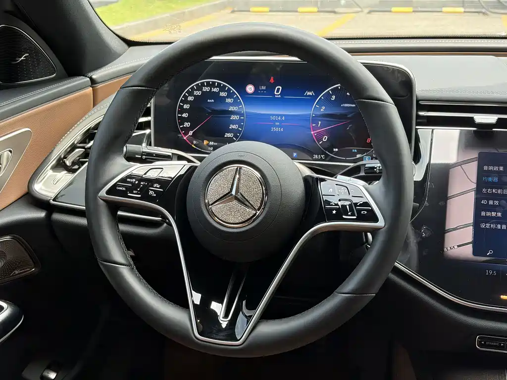 Mercedes-Benz E-Class — миниатюра 10