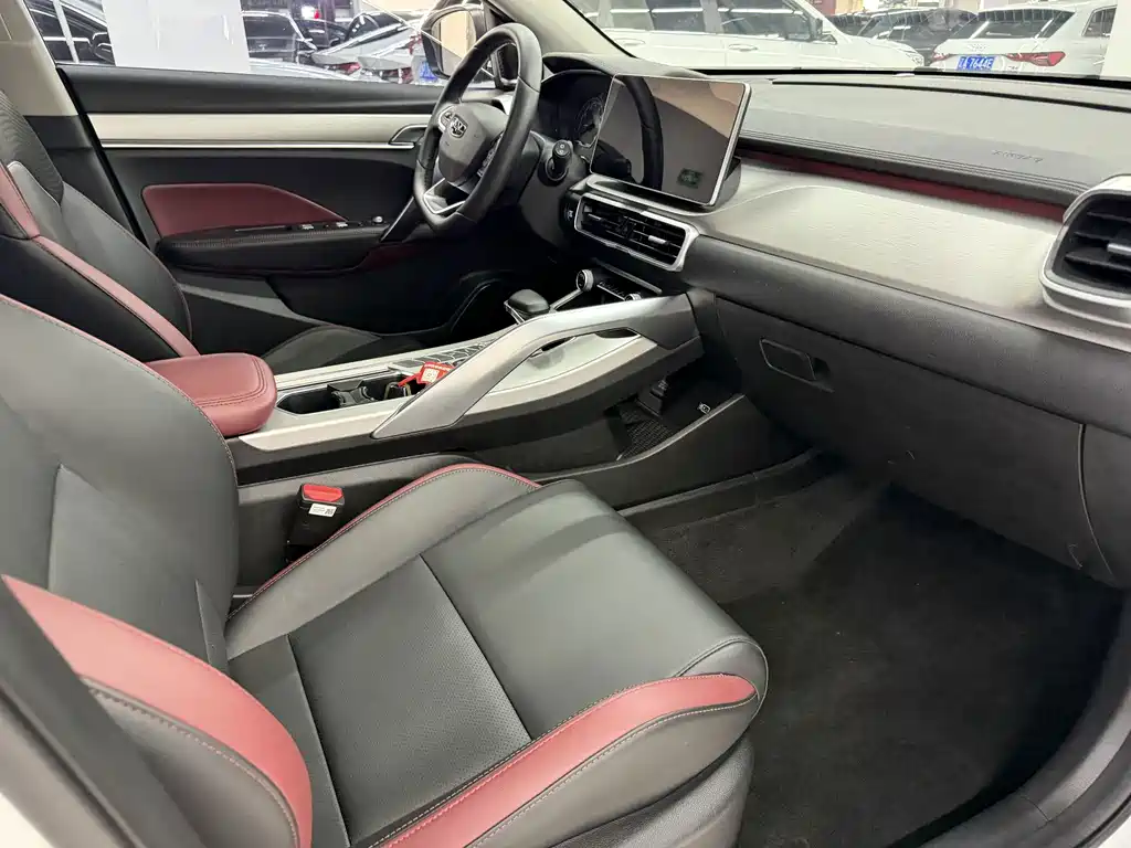Geely Binyue — миниатюра 11
