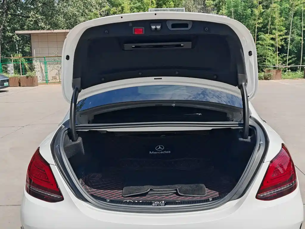 Mercedes-Benz C-Class — миниатюра 11