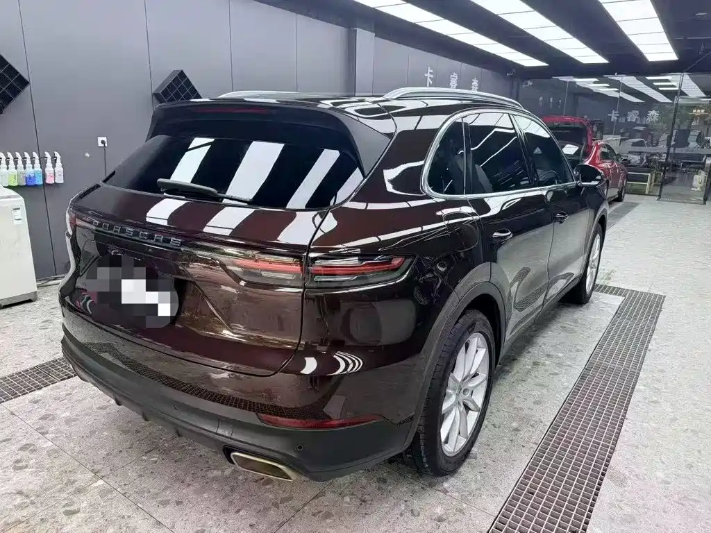 Porsche Cayenne — миниатюра 6