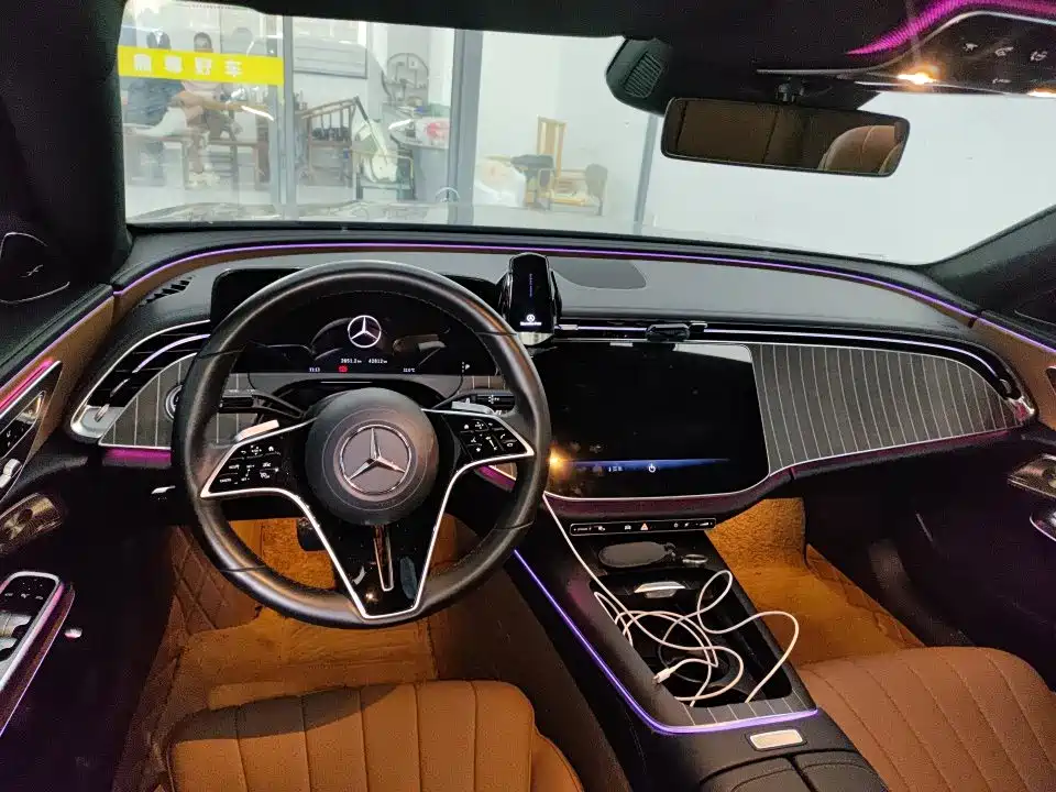 Mercedes-Benz E-Class — миниатюра 7