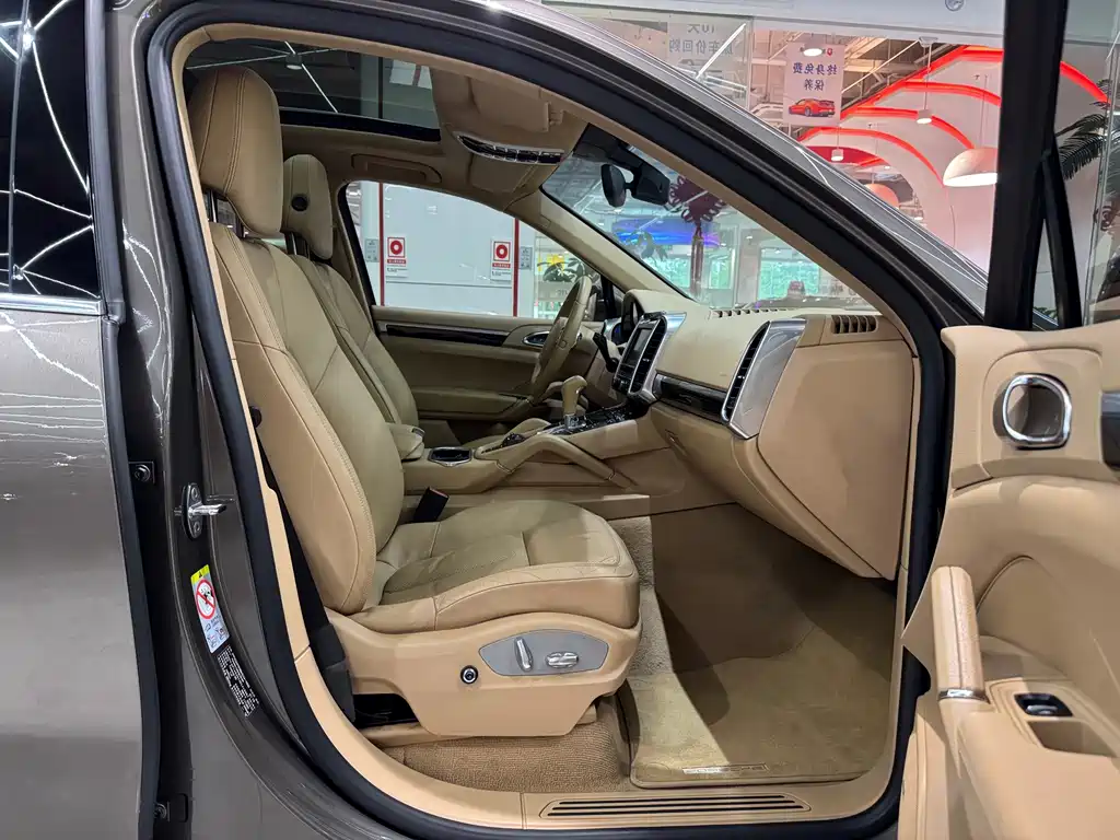 Porsche Cayenne — миниатюра 8