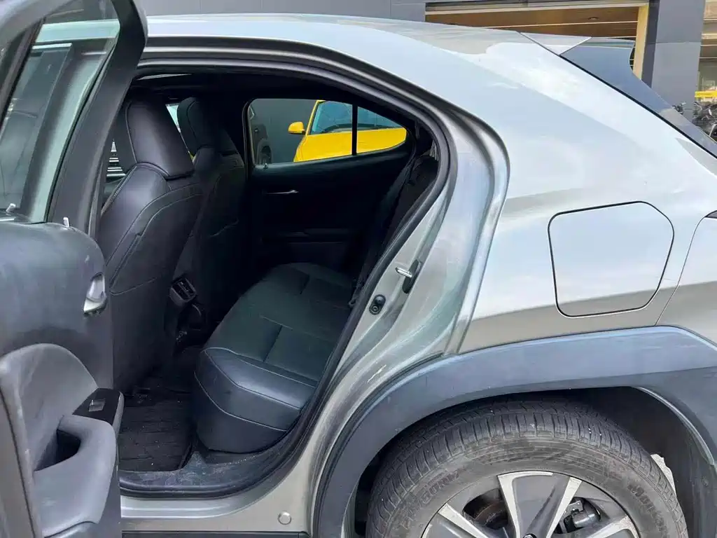 Lexus UX New Energy — миниатюра 4