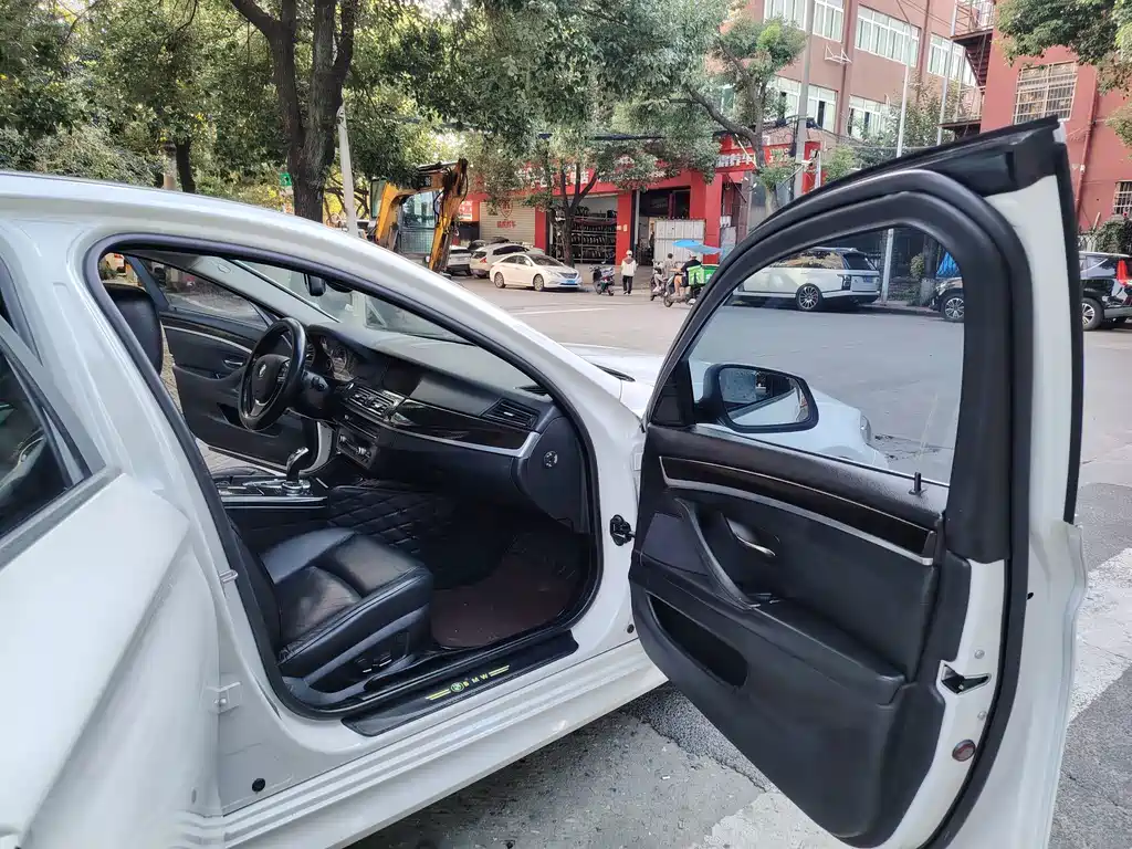 BMW 5 Series — миниатюра 5