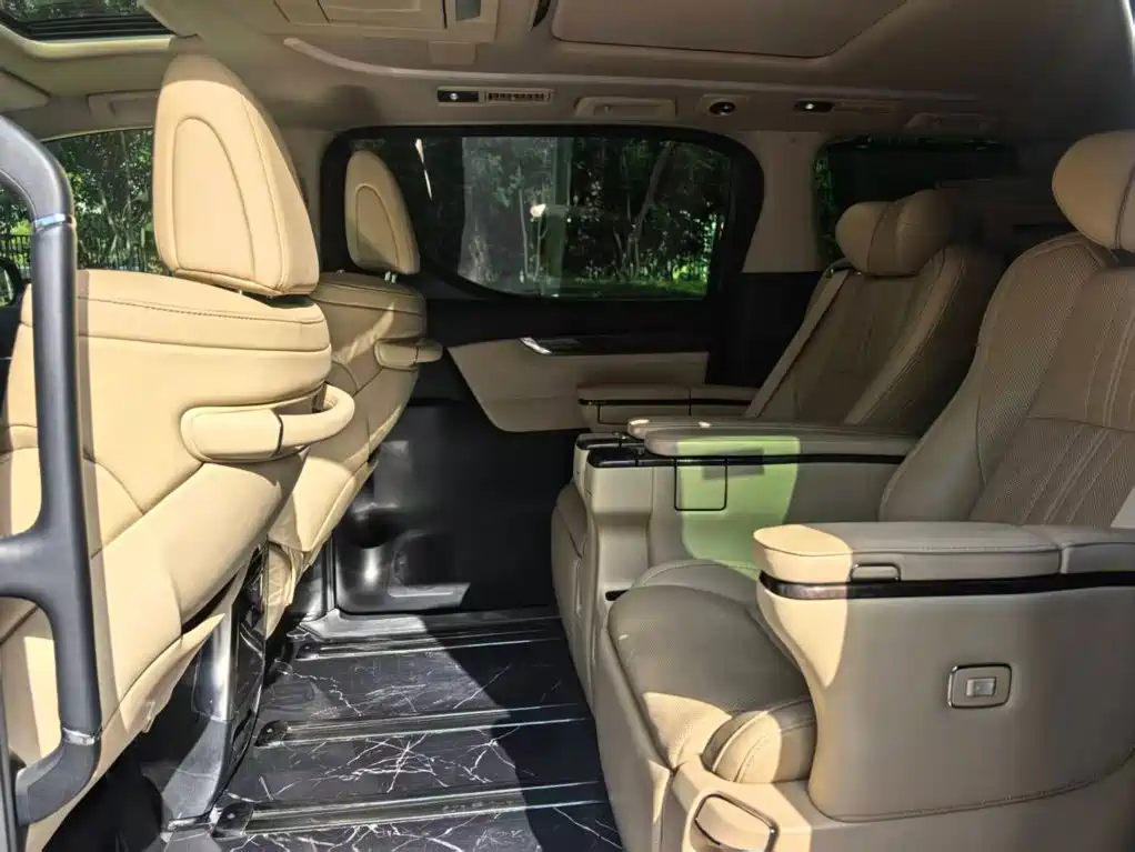 Toyota Alphard — миниатюра 8