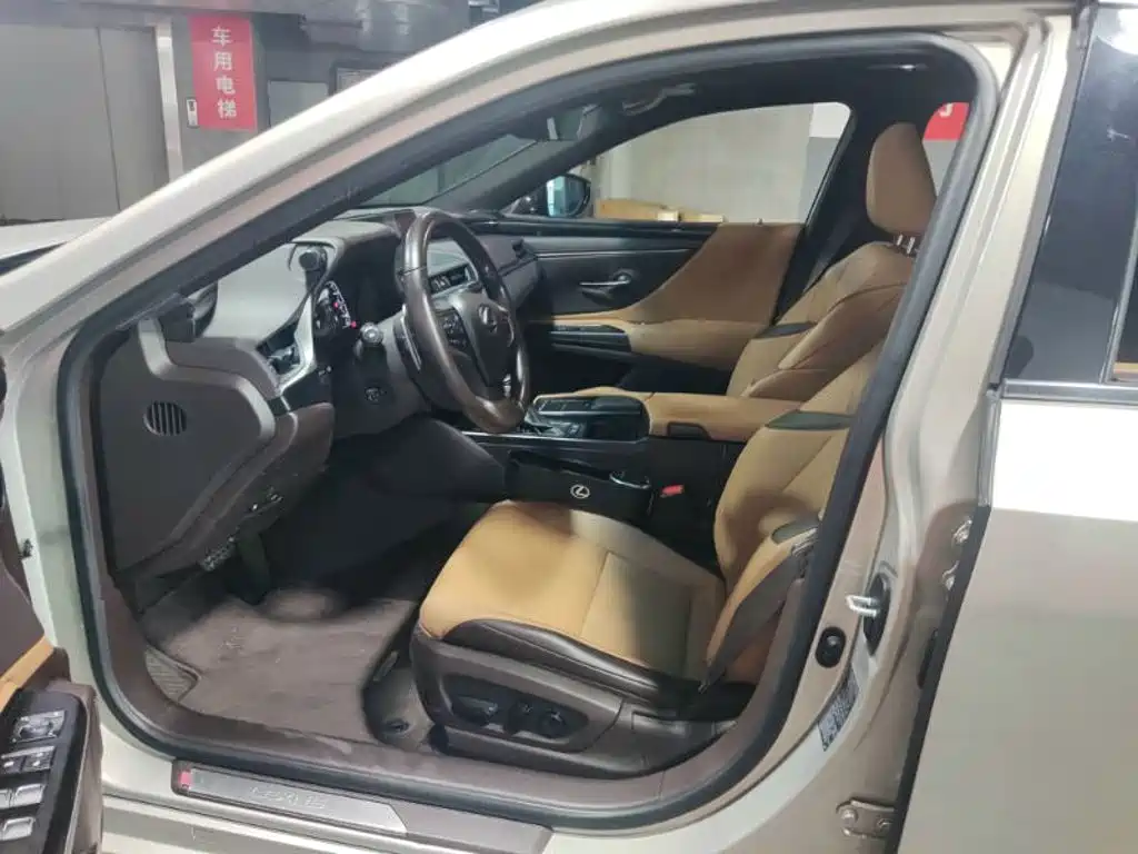 Lexus ES — миниатюра 6