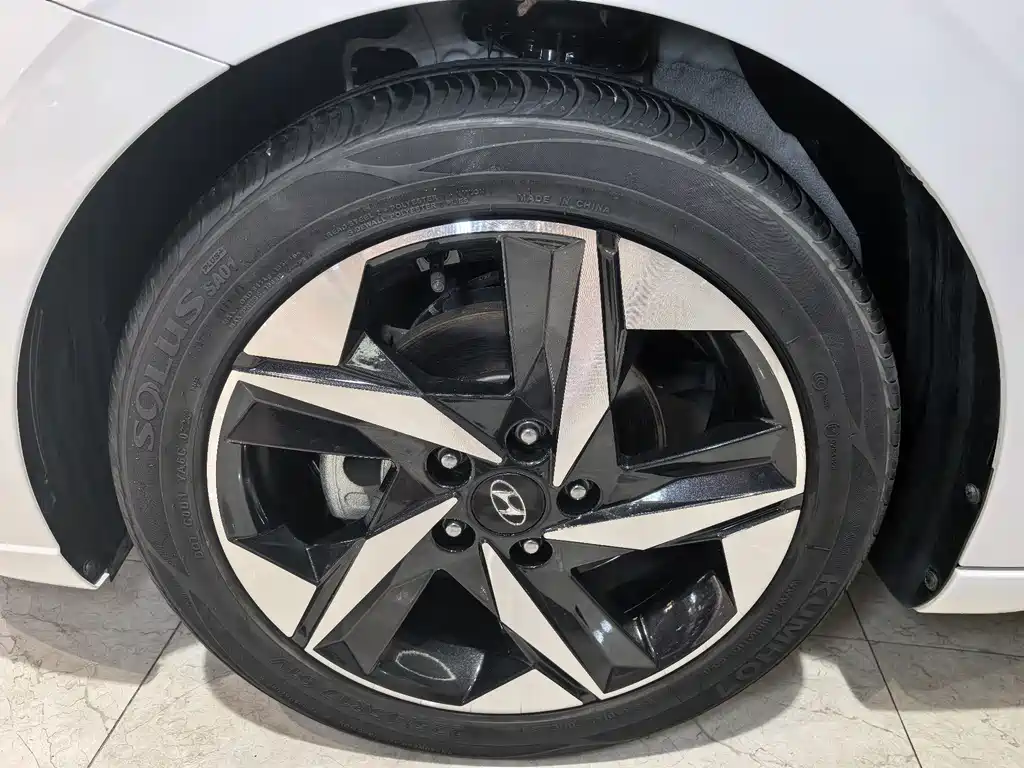 Hyundai Elantra — миниатюра 11