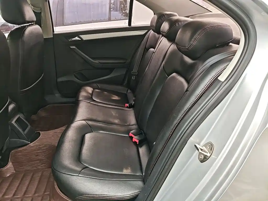 Volkswagen Jetta — миниатюра 17