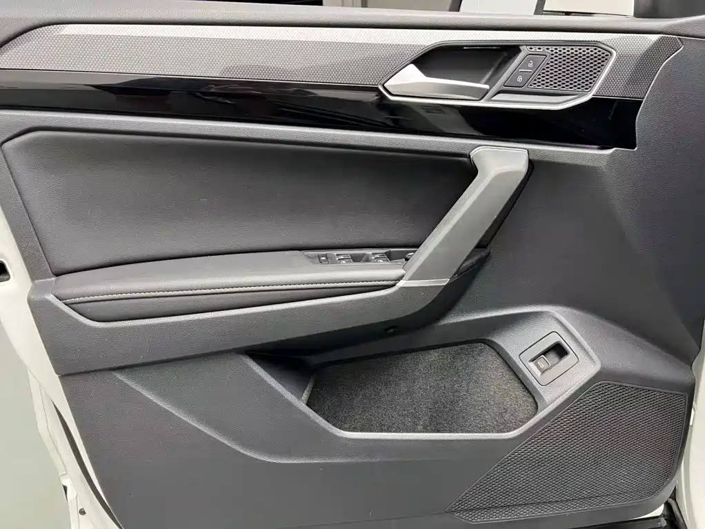 Volkswagen Tayron X 330TSI 2WD Premium Connected Edition, фото 5